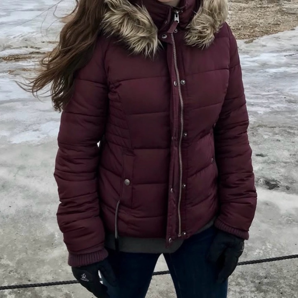 Women’s Abercrombie & Finch Burgundy Puffer Winter Jacket w/ faux fur Hood. Sz S